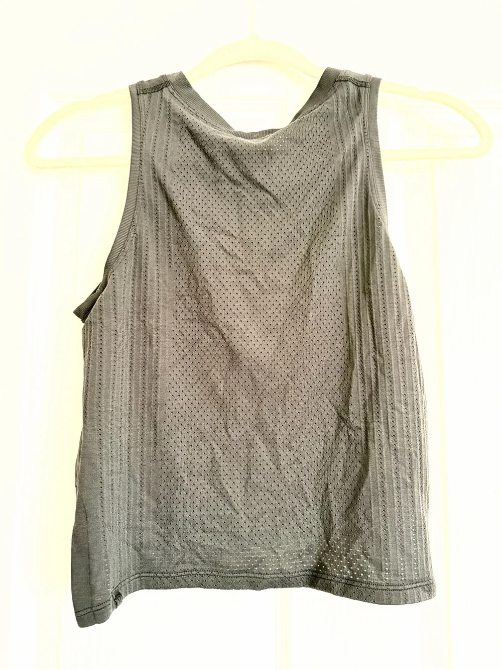 Lululemon Size 4 Women's Black Sleeveless Mesh Tank Top